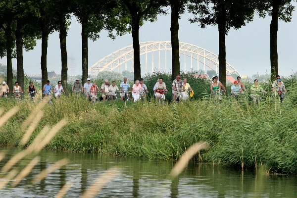 \"Star 2de dag Fietsvierdaagse, vooraan Ooij\"