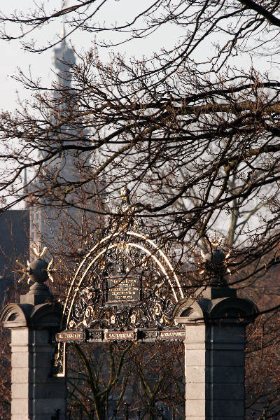 \"Stadsgezichten Nijmegen met o.a. de brug op terrein van de Hessenberg\"