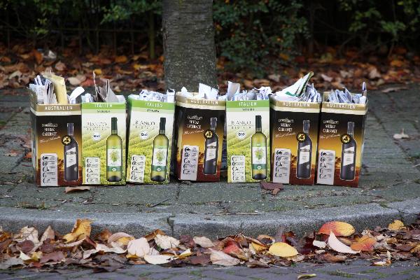 \"Oud papier ophalen in Nijmegen oost.\"