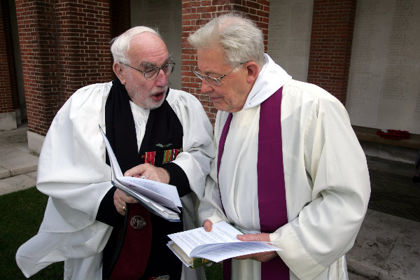 \"Groesbeek, 24-03-2005, Herdenking WO2 op Canadese begraafplaats met (nog) veteranen
foto: Gerard Verschooten ? FC\"