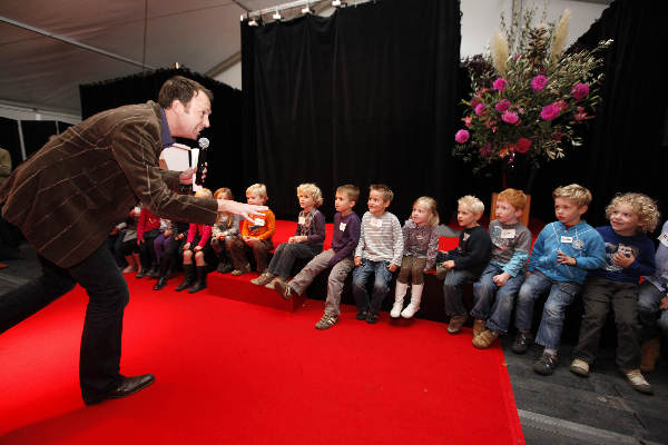 \"Jochem van Gelder opent de nieuwbouw Ronald McDonaldhuis Nijmegen, Erny\"