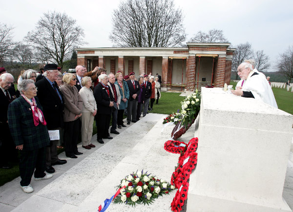 \"Groesbeek, 24-03-2005, Herdenking WO2 op Canadese begraafplaats met (nog) veteranen
foto: Gerard Verschooten ? FC\"