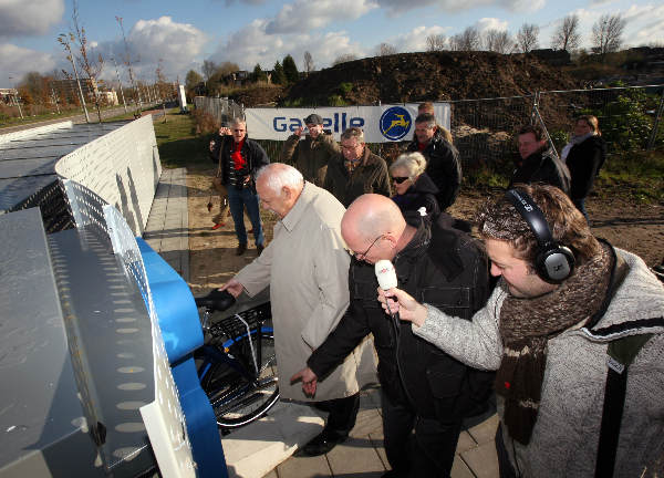 "Opening Bikedispenser Station Arnhem Schuitgraaf en Nijmegen Lent"