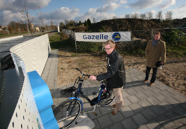 "Opening Bikedispenser Station Arnhem Schuitgraaf en Nijmegen Lent"
