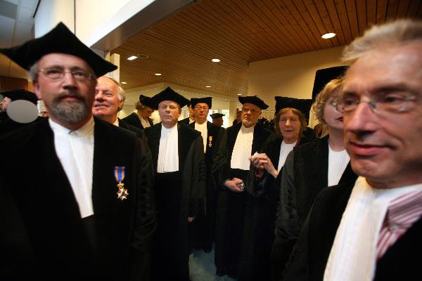 \"Dies Natalis, 83 ste, RU nijmegen. prof Vedder, lezing, Cees Blom, rector, de Wijkerslooth, vooritter, prof. Janssens en mw. op de Beek, Universiteitspenning. Aula\"