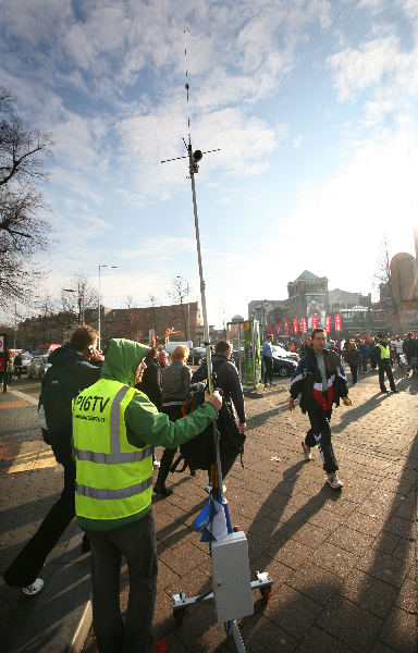 "Zevenheuvelenloop 2007, Met camera's die draadloos verbonden zijn met de meldkamer worden evenruele knelpunten in de gaten gehouden."