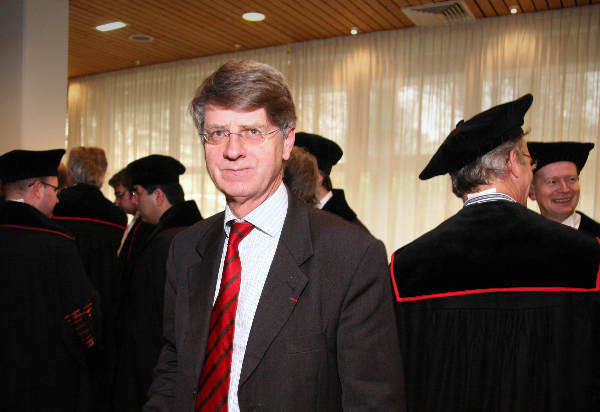 \"Geert Corstens , nieuwe president van de Hoge Raad. voormalig hoogleraar strafrecht aan de Radboud Universiteit Nijmegen.\"