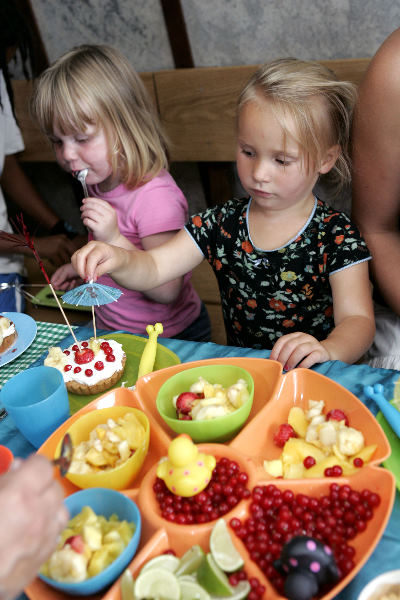 \"Koken, kookboekje van Aemily Postma voor Colourful circus bij Eli
foto: Gerard Verschooten ? FC\"