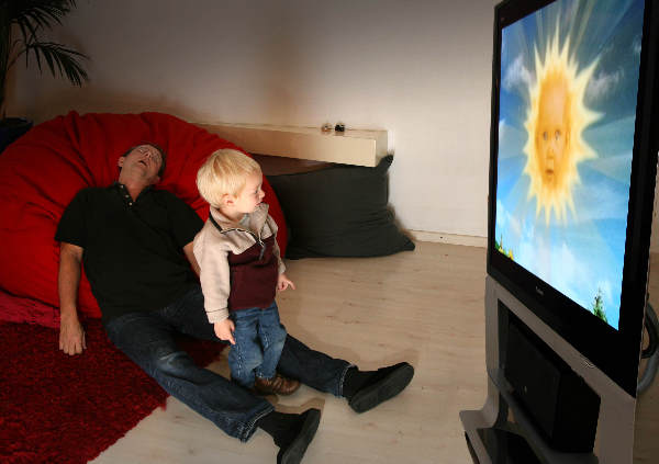 \"Siem en ik op de rooie bank voor de Teletubbies
foto: Gerard Verschooten ? FC\"