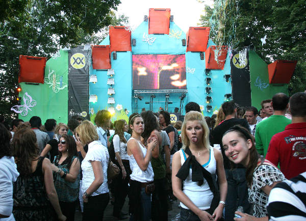 \"Zomerfeesten en Vierdaagse 2008
Maandagavond, lol bij de Matrix\"