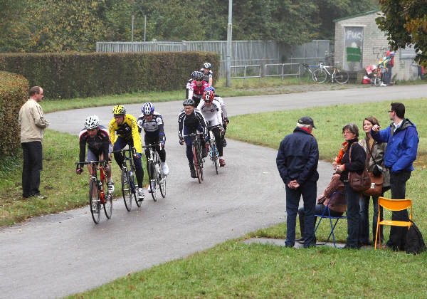 \"Open Nijmeegs wielerkampioenschap. op het wielerbaantje van wielervereniging Groenewoud\"