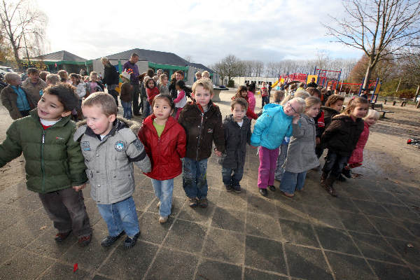 \"montessorischool, kinderen verlaten school na alarm oefening melding\"