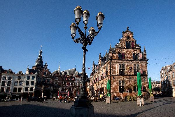 \"Nijmegen, 8-11-2009 . Groote Markt\"