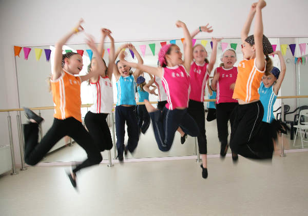 \"Kinderen en streetdance in Krayenhofkazerne Limos\"