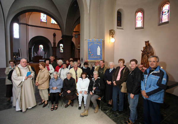 \"Lourdesgangers in Comas en Damianuskerk\"