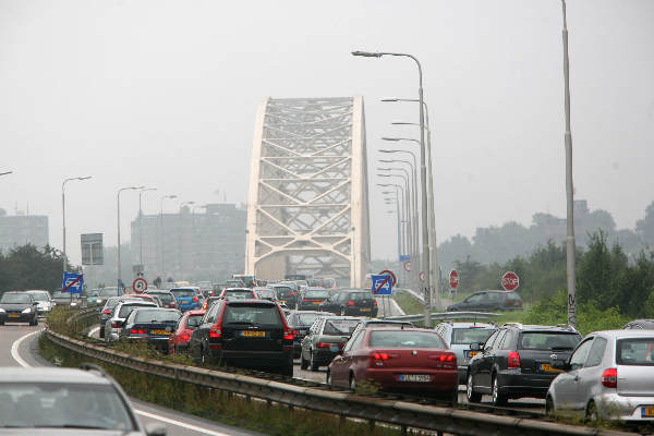 "File, op en rond de Waalbrug"