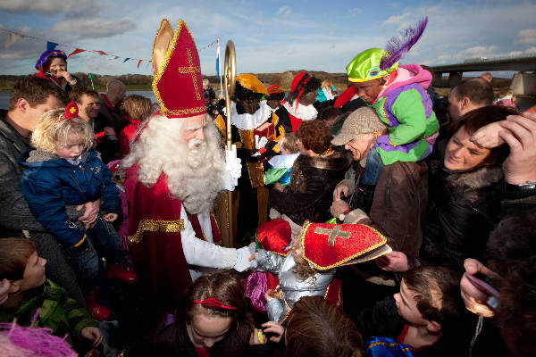 \"Sinterklaasintocht,  sinterklaas komt met de boot naar Heteren\"