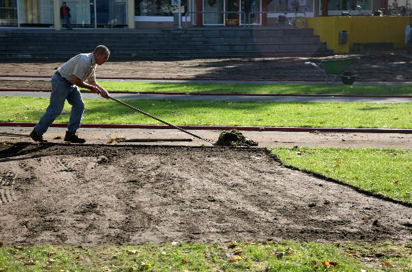 \"Plein 44, gras wordt verwijderd\"