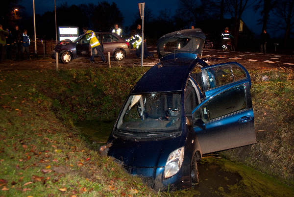 \"Zetten, Auto te water, tweezijdig autoongeluk, Wageningsestraat\"