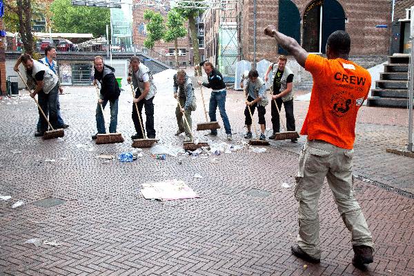 \"Nijmegen, 25-7-2010 . Zomerfeesten, Vierdaagse, opruimen stad 8 uur smorgens, Malden en Molenhoek helemaal schoon.
Koningsplein\"