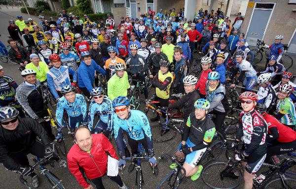 "start toertochtenseizoen 200 wielrenners van de
wedrenners"