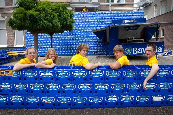 \"Nijmegen, 15-8-2010 . Ovum Novum heeft er zin in, de introduktie kan beginnen met 1300 Bavaria kratjes\"