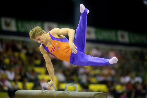 "Nijmegen, 17-06-2007  
NK-turnen, Triavium
Epke Zonderland op de voltige"