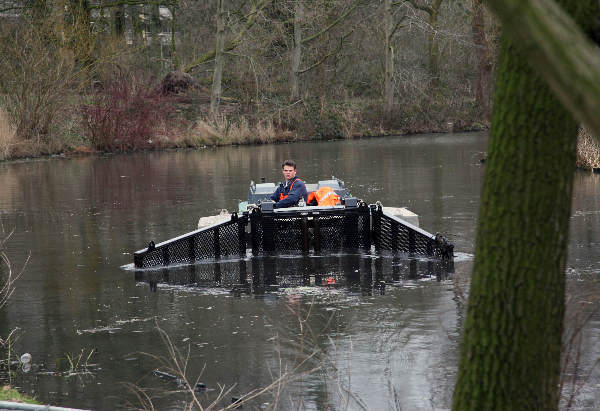 "aanpak watergangen en vijvers in dukenburg, Baggeren langs de Van Schuylenburgweg"