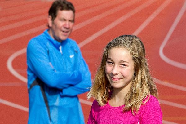 \"Nijmegen, 3-8-2010 . Looptalent Sanne Reijgot, Nijmegen Atletiek en Theo de coach\"