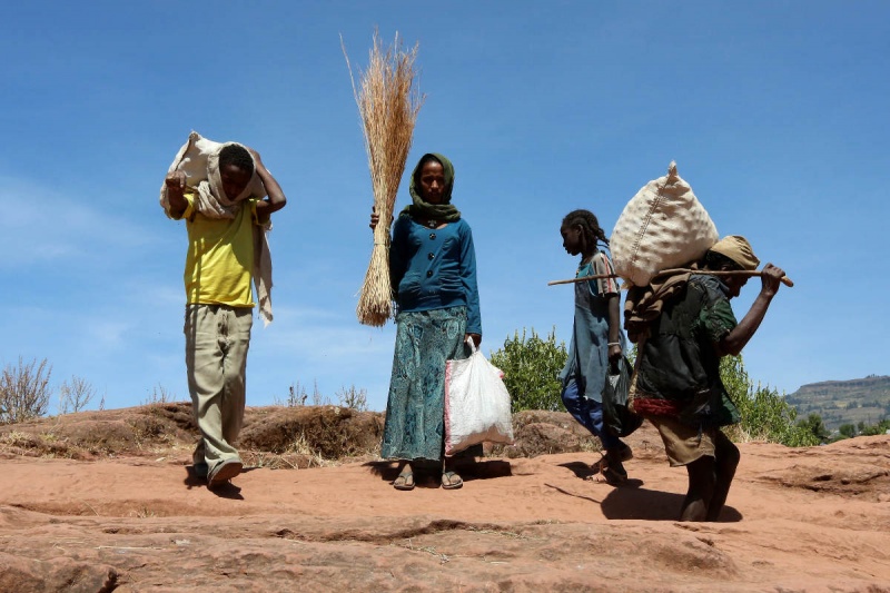 \"Ethiopie. 14 tm 28 oktober 2012, Addes Abeba, Debre Libanos, Debre Markus, Bleu Nile, Bahir Dar, Gondar, Debark,  Mount Simien, Aksum, Lalibela, Abune Yemata guh.\"