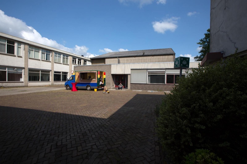 Met Anita Palmerita.Honig terrein. Oude fabriekshallen van de Honig. Nijmegen, 30-6-2013 . dgfoto.