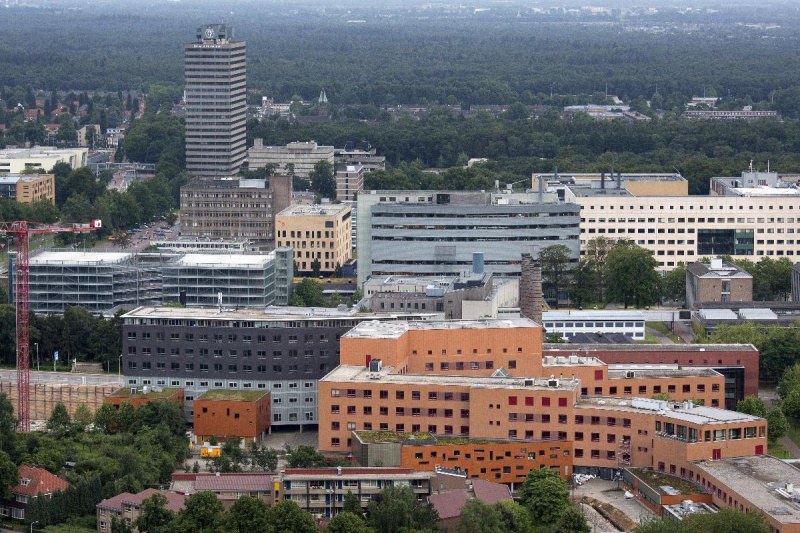 \"Nijmegen, 17-7-2012 . Luchtballon vlucht. Radbouduniversiteiet en UMC\"