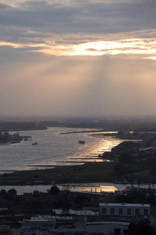 \"Nijmegen, 17-7-2012 . Luchtballon vlucht.\"