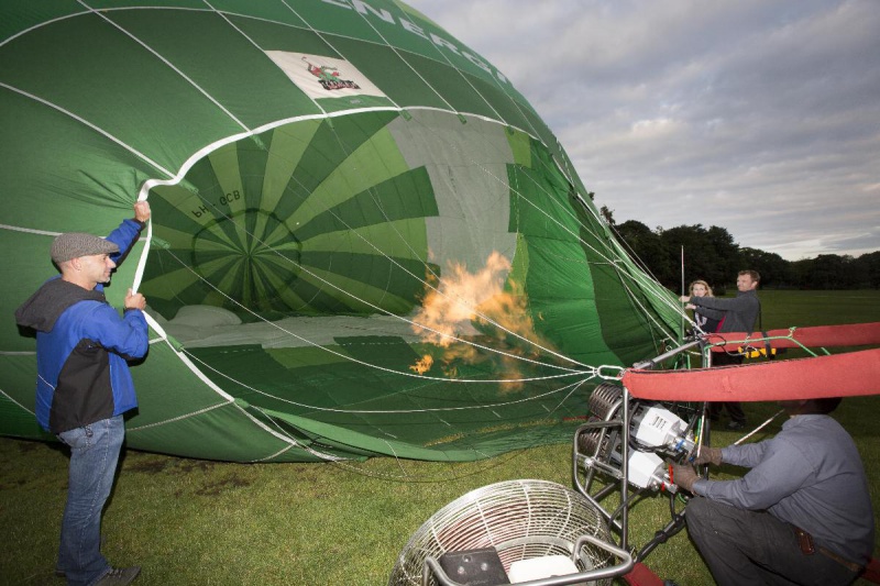 \"Nijmegen, 17-7-2012 . Luchtballon vlucht.\"