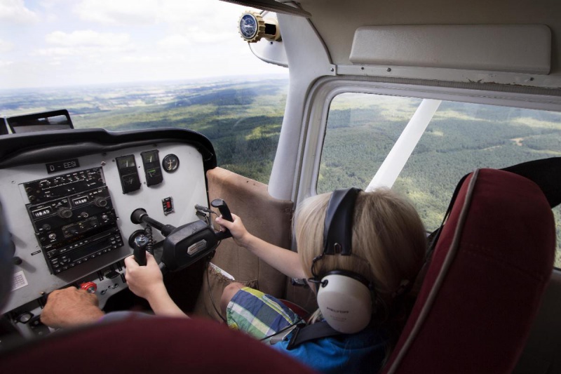 \"Nijmegen, 28-7-2012 . Met Siem in een Cessna vliegtuig een rondvlucht gemaakt vanaf Asperden\"