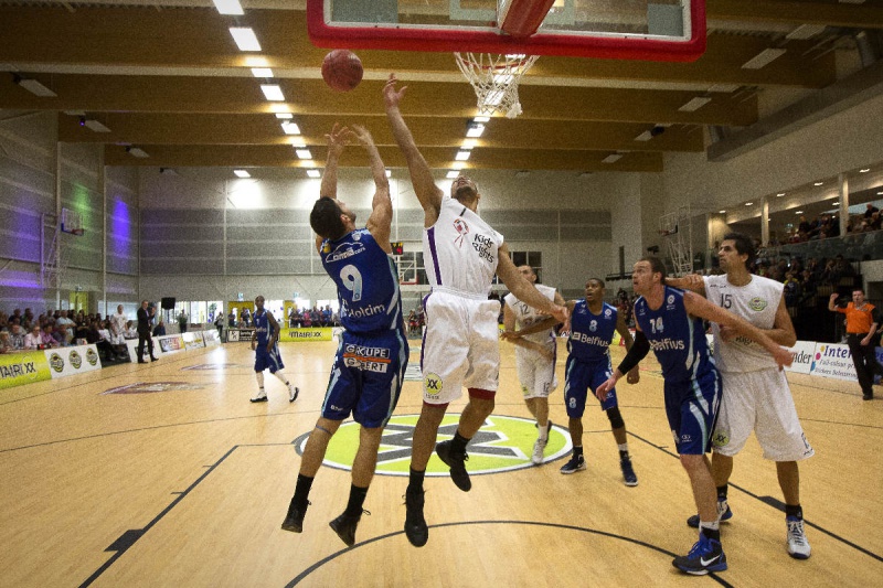 \"Nijmegen, 30-9-2012 . Basketbal: Magixx - Mons, opening en spelers en Dvid Brons\"