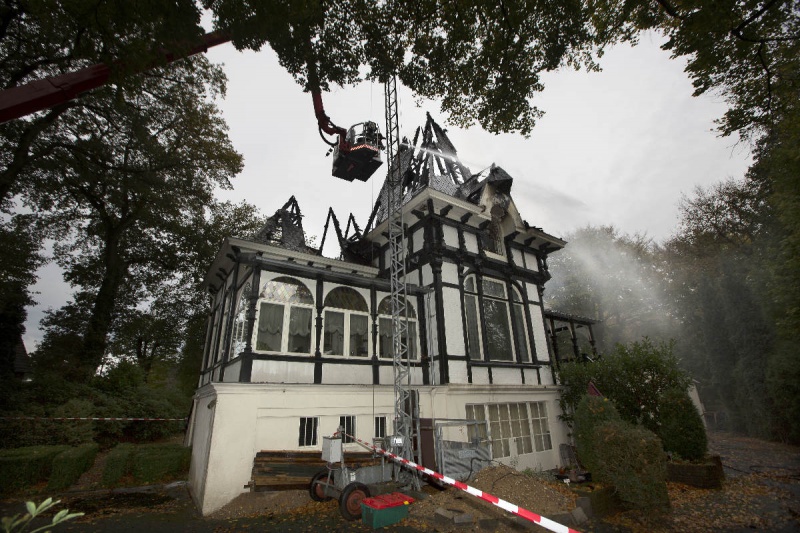 \"Beek Ubbergen, 1-11-2012 . dgfoto:  Brand Oude Holleweg 14, Wereldtentoonstellingvilla.\"