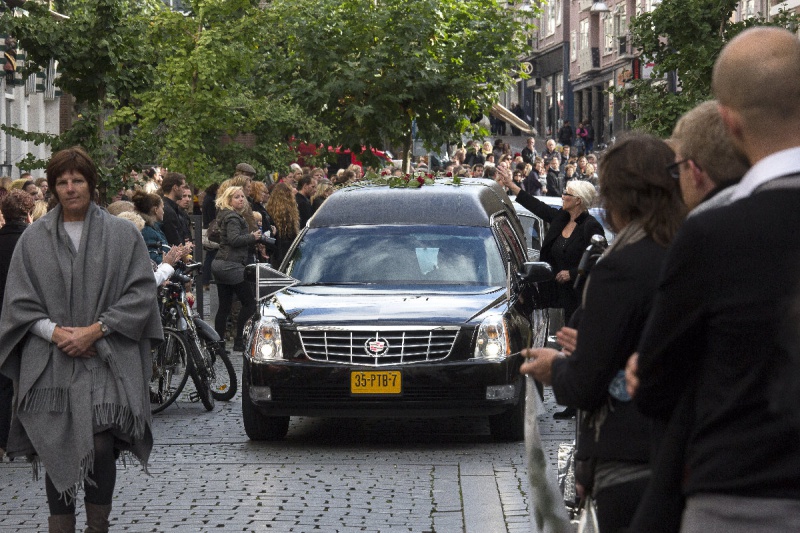 \"Nijmegen, 4-10-2012 . Erehaag overleden meisje Zoe, Lange Hezelstraat\"