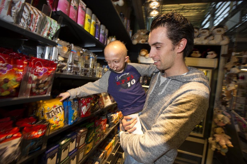 \"Nijmegen, 15-11-2012 . VOX, Michael doet vrijwiliggerswerk met kinderen met Progeria, ouderdomsziekte.\"