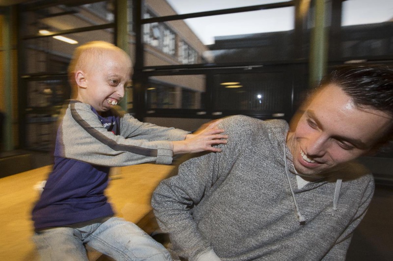 \"Nijmegen, 15-11-2012 . VOX, Michael doet vrijwiliggerswerk met kinderen met Progeria, ouderdomsziekte.\"