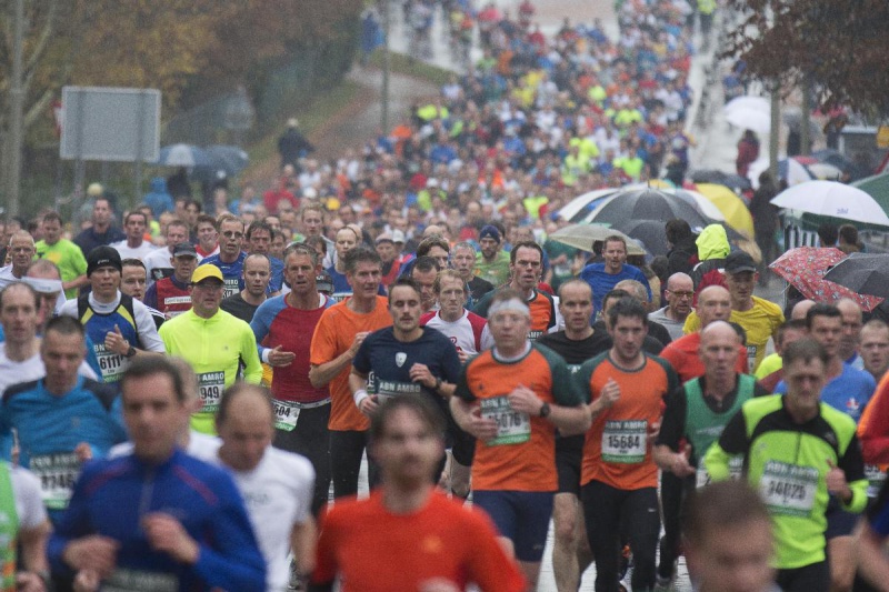 \"Nijmegen, 18-11-2012 . dgfoto:  Zevenheuvelenloop 2012. Nijmeegse baan.\"