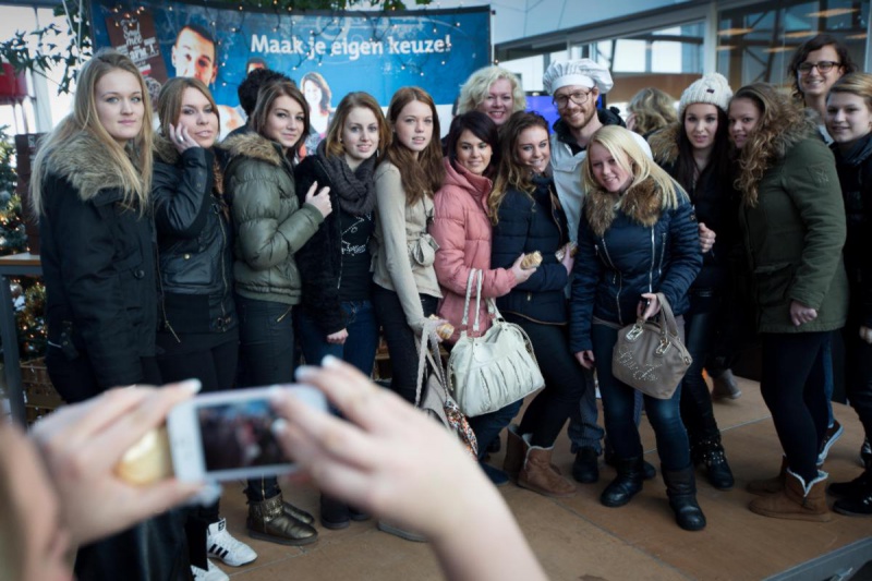 \"Nijmegen, 6-12-2012 . dgfoto:  Giel Beelen, Serious Request, Zoete broodjes bakken op het ROC\"