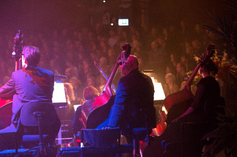 \"Nijmegen, 1-12-2012 . dgfoto:  Het Gelders Orkestlab in de Vasim met Benjamin Levy, dirigent, pianist Ralph van Raat, presentatie , Hans van den Boom.\"