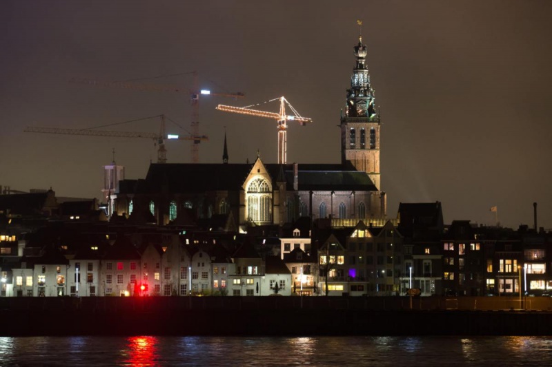 \"Nijmegen, 5-12-2012 . dgfoto:  Verlichte bouw kraan op plein \'44 vanaf verschillende plekken. Opdrachtnr. :	34074\"