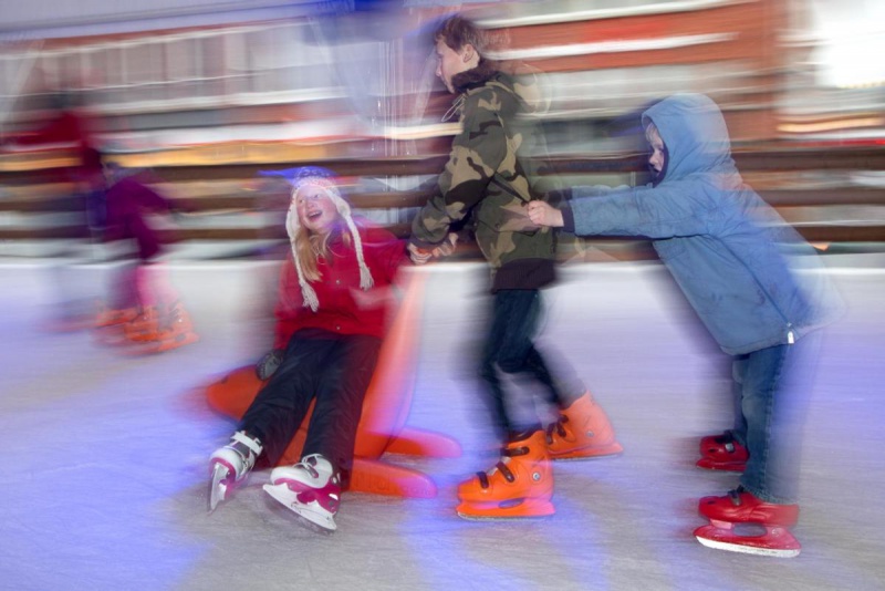 \"Nijmegen, 22-12-2012 . dgfoto:  Ijsbaan, schaatsbaan op Marienburgplein\"