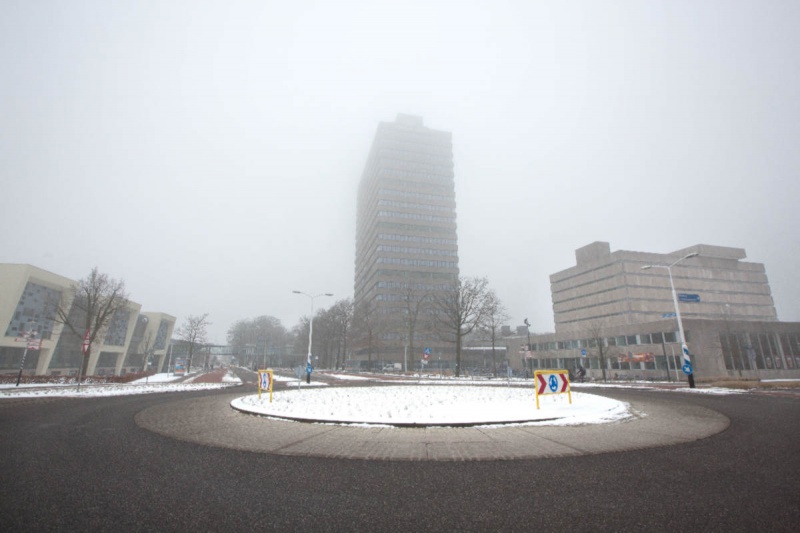 \"Erasmusgebouw RUN, campus in de mist met sneeuw. Nijmegen, 25-1-2013 . dgfoto.\"