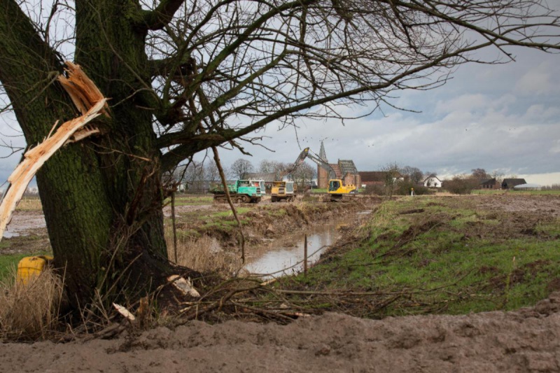 \"graafwerkzaamheden in het gebied tussen de Rijksweg t Meertje en het kerkje van Persingen. Akkers worden omgetoverd in nieuw natuurgebied. Nijmegen, 30-1-2013 . dgfoto.\"