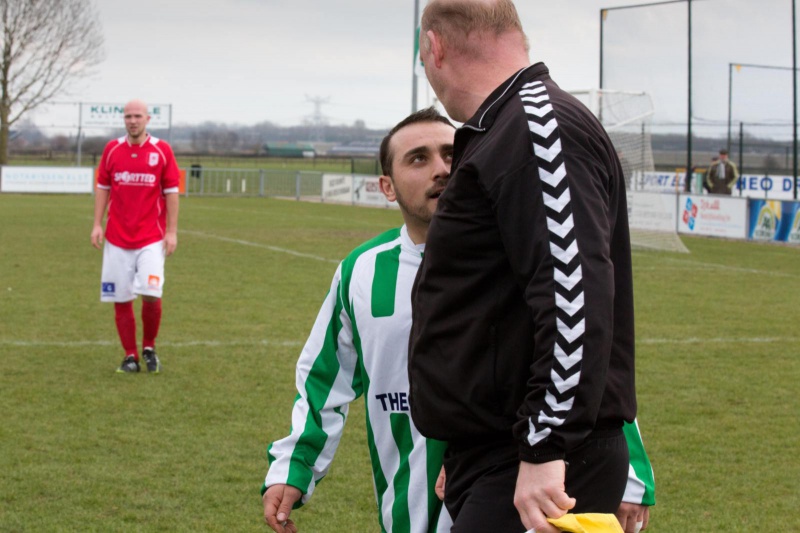 \"VOETBAL: Spero-Fortissimo met wt gedoe tussen 10 en de grenasrechter, Huissen, 17-3-2013 . dgfoto.\"