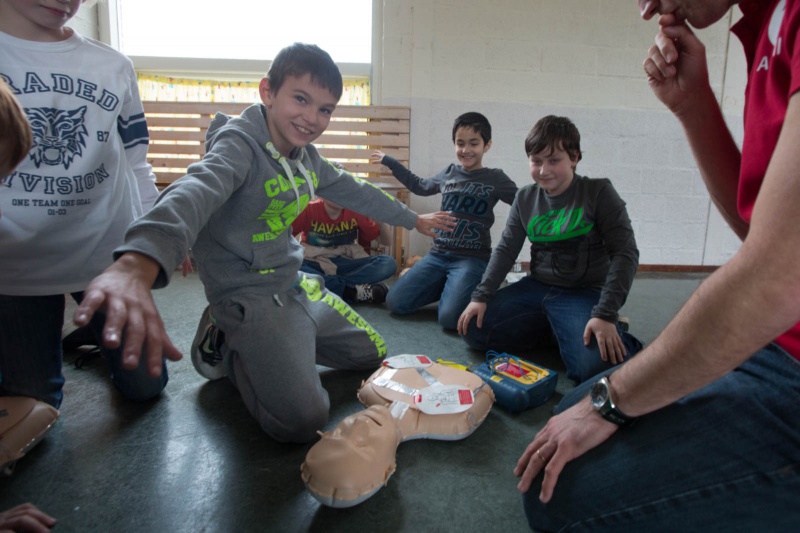 \"Jonge kinderen krijgen AED-training
Symfoniestraat 210.. Nijmegen, 7-3-2013 . dgfoto.\"