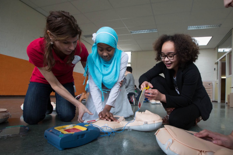 \"Jonge kinderen krijgen AED-training
Symfoniestraat 210.. Nijmegen, 7-3-2013 . dgfoto.\"